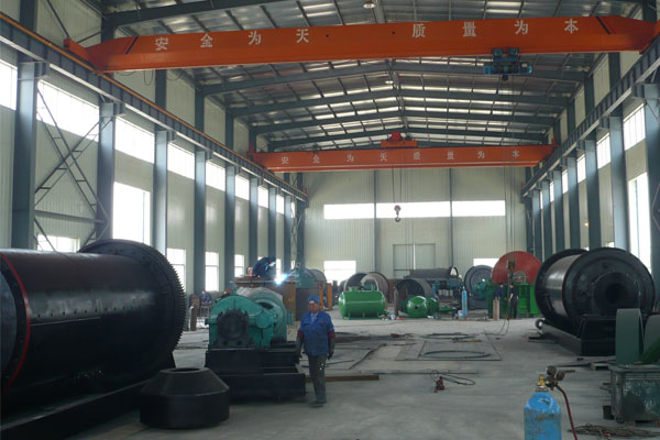 鐵礦球磨機(jī)生產(chǎn)制作現(xiàn)場